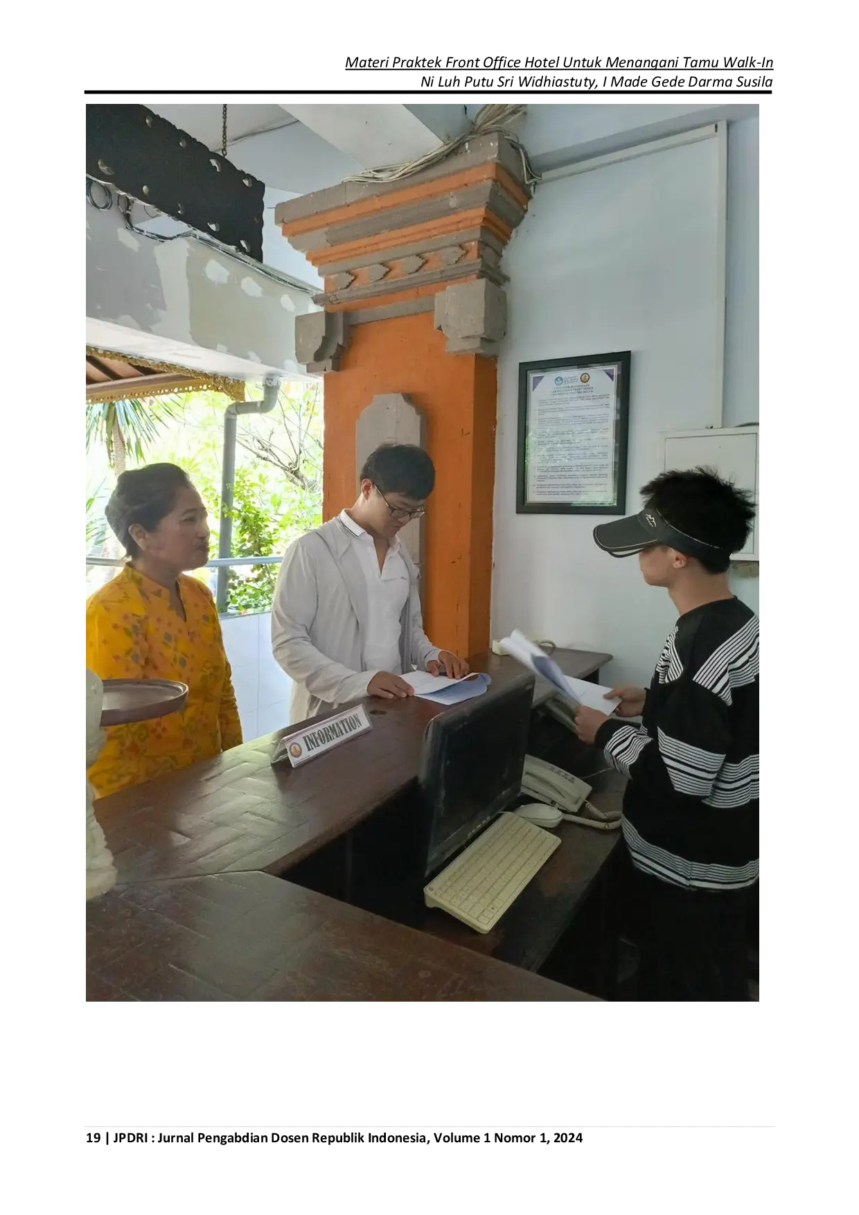 JURIS Pelatihan Penanganan Tamu Walk In Guests Bagi Mahasiswa China Pada Program Summer Course 2024 di Universitas Triatma Mulya